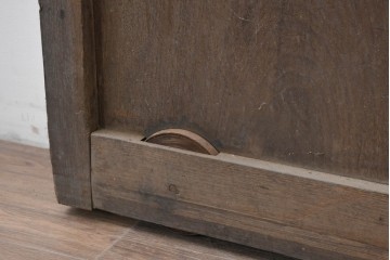 アンティーク建具　明治から大正期　珍品!　総欅(ケヤキ)材　両側にある錠前金具が重厚な趣を添える蔵戸1枚　(R-086532)