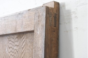 アンティーク建具　明治から大正期　珍品!　総欅(ケヤキ)材　両側にある錠前金具が重厚な趣を添える蔵戸1枚　(R-086532)