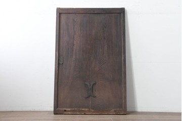 アンティーク建具　明治から大正期　欅材の力強い木目と金具の意匠が目を引く蔵戸1枚　(R-086533)