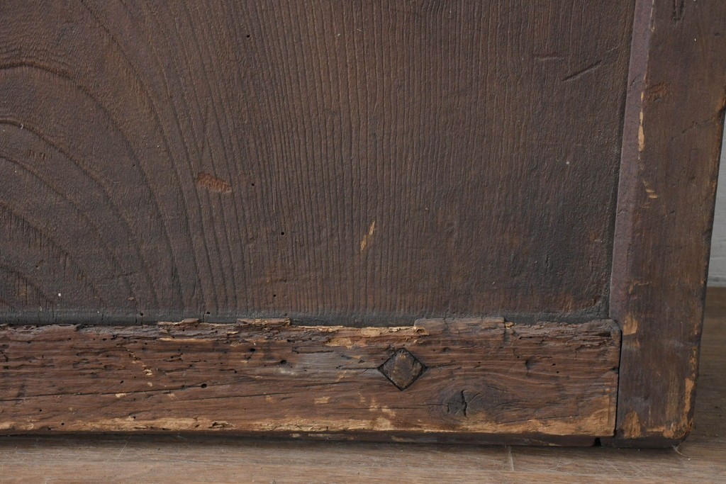 アンティーク建具　明治から大正期　欅材の力強い木目と金具の意匠が目を引く蔵戸1枚　(R-086533)