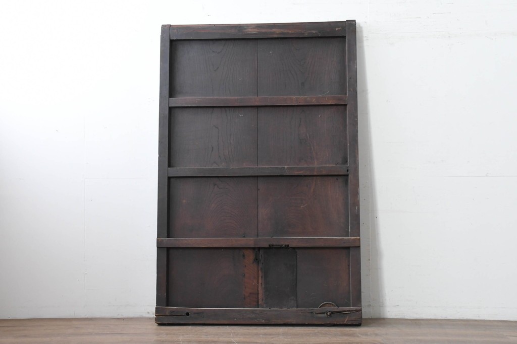 アンティーク建具　明治から大正期　欅材の力強い木目と金具の意匠が目を引く蔵戸1枚　(R-086533)