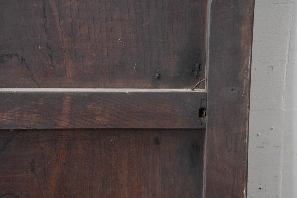 アンティーク建具　明治から大正期　欅材の力強い木目と金具の意匠が目を引く蔵戸1枚　(R-086533)