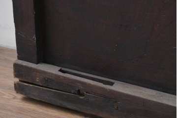 アンティーク建具　明治から大正期　欅材の力強い木目と金具の意匠が目を引く蔵戸1枚　(R-086533)