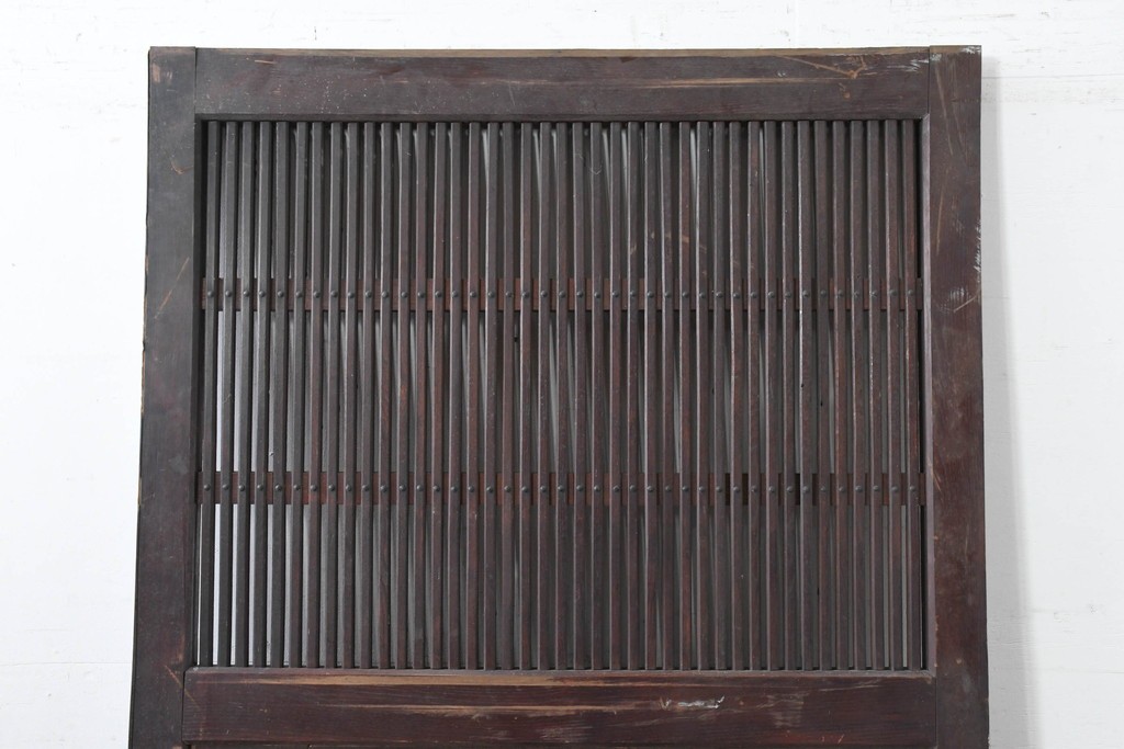 アンティーク建具　明治から大正期　栗材　重厚な佇まいと細やかな格子が目を引く格子蔵戸1枚　(R-086534)