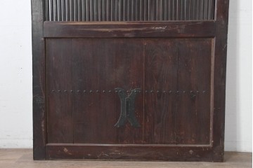 アンティーク建具　明治から大正期　栗材　重厚な佇まいと細やかな格子が目を引く格子蔵戸1枚　(R-086534)