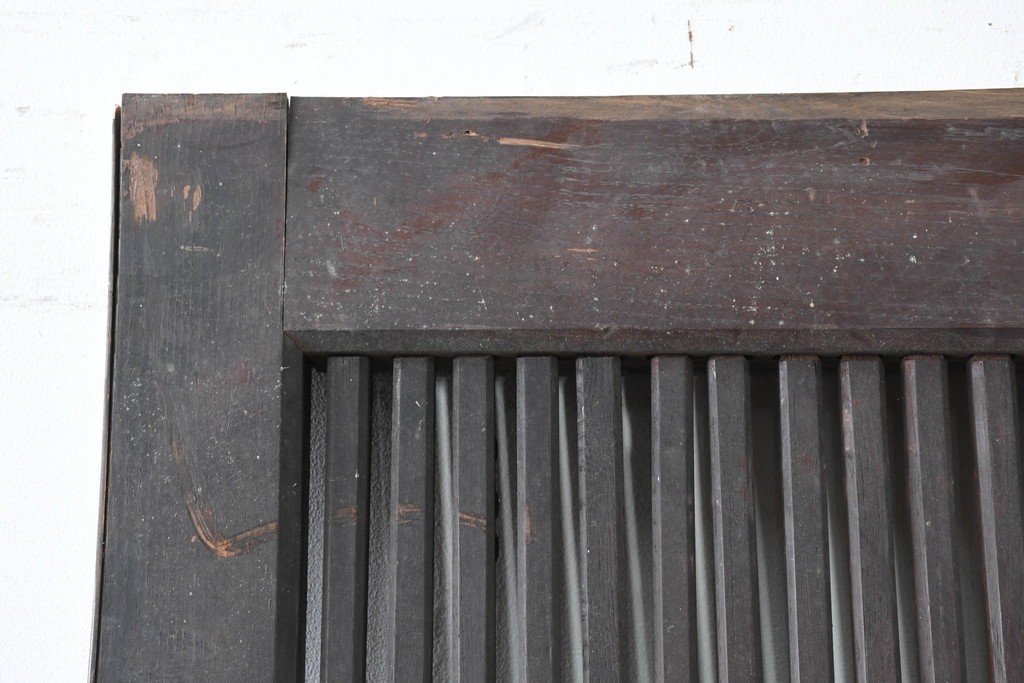 アンティーク建具　明治から大正期　栗材　重厚な佇まいと細やかな格子が目を引く格子蔵戸1枚　(R-086534)