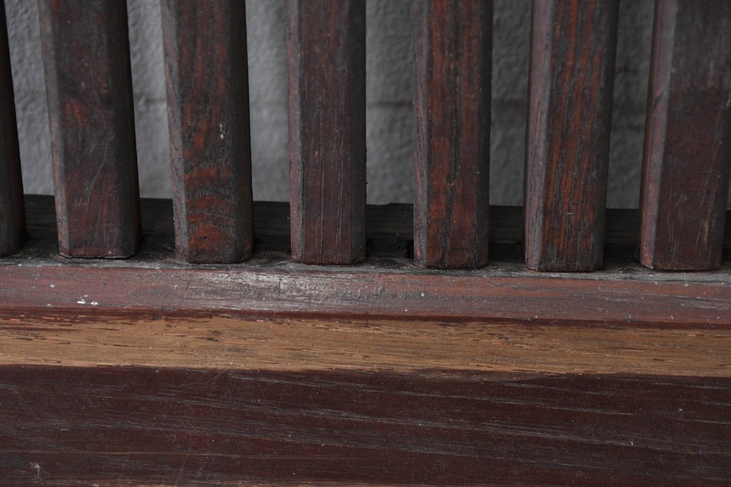 アンティーク建具　明治から大正期　栗材　重厚な佇まいと細やかな格子が目を引く格子蔵戸1枚　(R-086534)