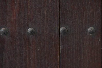 アンティーク建具　明治から大正期　栗材　重厚な佇まいと細やかな格子が目を引く格子蔵戸1枚　(R-086534)