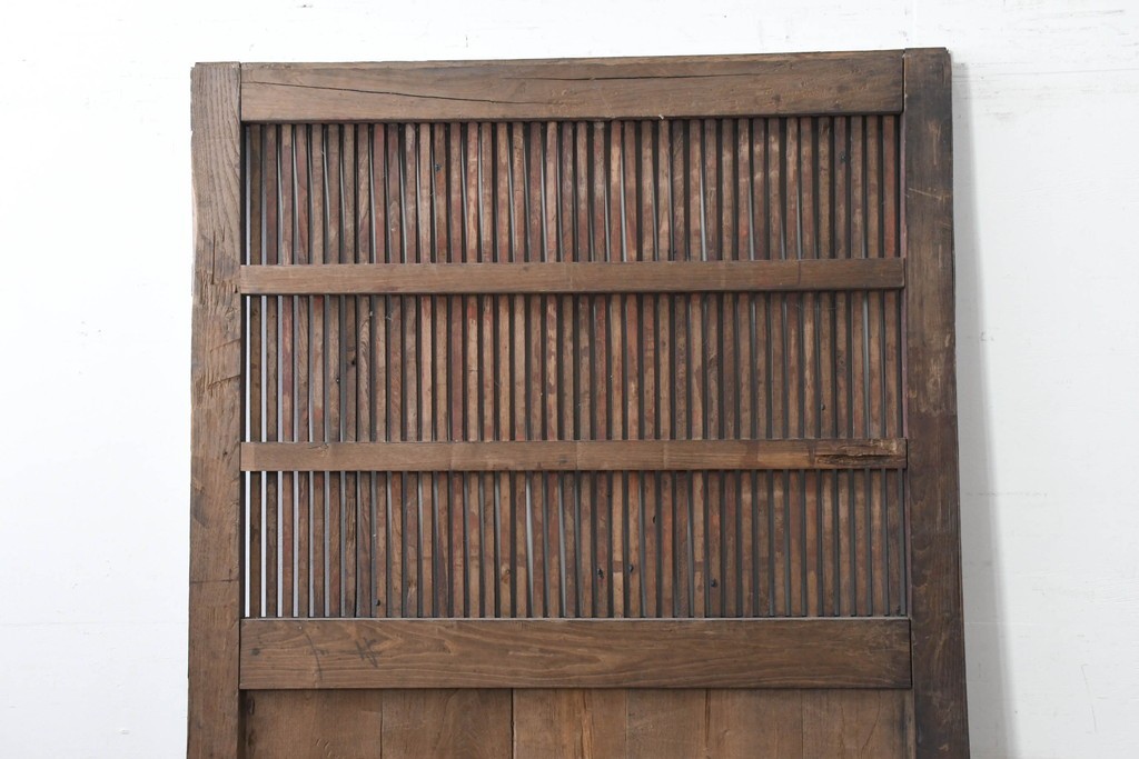 アンティーク建具　明治から大正期　栗材　重厚な佇まいと細やかな格子が目を引く格子蔵戸1枚　(R-086534)