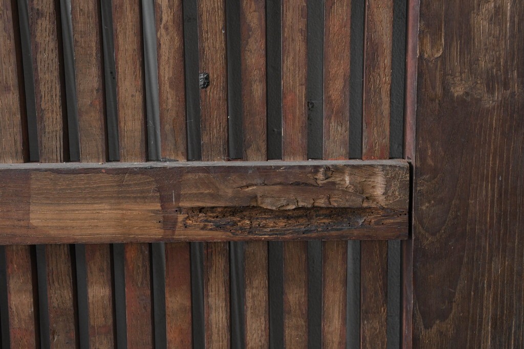 アンティーク建具　明治から大正期　栗材　重厚な佇まいと細やかな格子が目を引く格子蔵戸1枚　(R-086534)