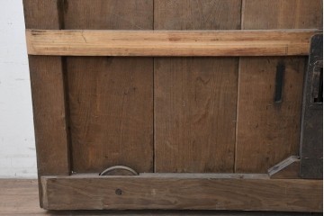 アンティーク建具　明治から大正期　栗材　重厚な佇まいと細やかな格子が目を引く格子蔵戸1枚　(R-086534)