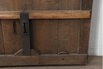 アンティーク建具　明治から大正期　栗材　重厚な佇まいと細やかな格子が目を引く格子蔵戸1枚　(R-086534)