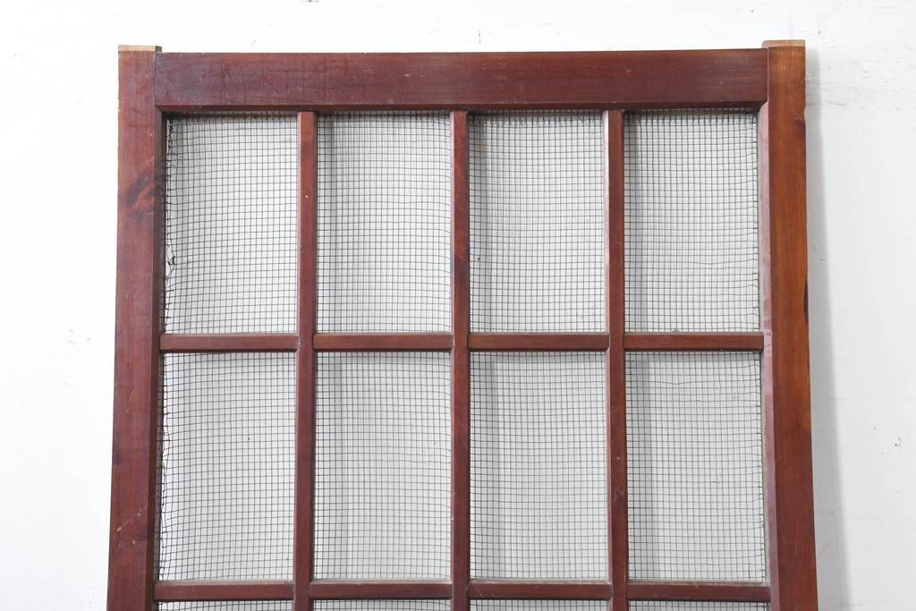アンティーク建具　明治から大正期　漆塗り　飛ぶ鶴の錠前金具が目を引くきつね格子蔵戸1枚　(R-086535)