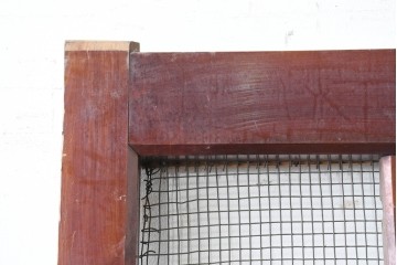 アンティーク建具　明治から大正期　漆塗り　飛ぶ鶴の錠前金具が目を引くきつね格子蔵戸1枚　(R-086535)