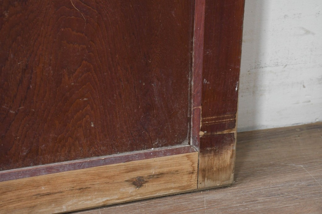 アンティーク建具　明治から大正期　漆塗り　飛ぶ鶴の錠前金具が目を引くきつね格子蔵戸1枚　(R-086535)