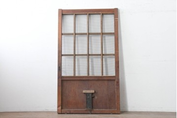 アンティーク建具　明治から大正期　漆塗り　飛ぶ鶴の錠前金具が目を引くきつね格子蔵戸1枚　(R-086535)