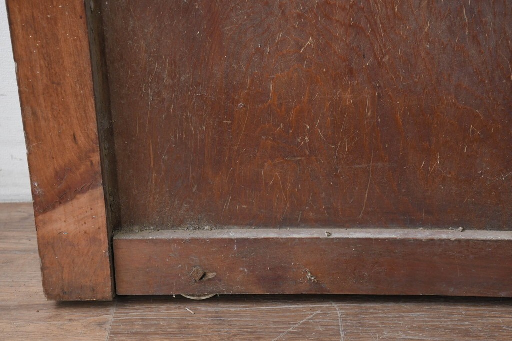 アンティーク建具　明治から大正期　漆塗り　飛ぶ鶴の錠前金具が目を引くきつね格子蔵戸1枚　(R-086535)