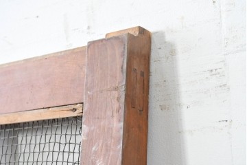 アンティーク建具　明治から大正期　漆塗り　飛ぶ鶴の錠前金具が目を引くきつね格子蔵戸1枚　(R-086535)