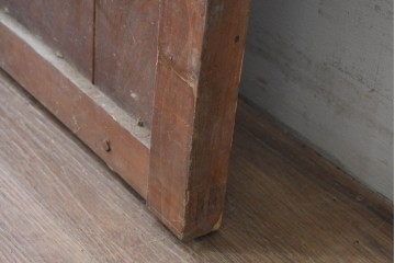 アンティーク建具　明治から大正期　漆塗り　飛ぶ鶴の錠前金具が目を引くきつね格子蔵戸1枚　(R-086535)