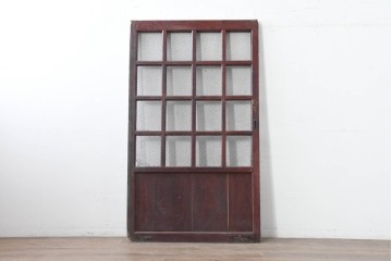 アンティーク建具　明治から大正期　漆塗り　格子と金網の組み合わせが趣あるきつね格子蔵戸1枚　(R-086537)