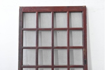 アンティーク建具　明治から大正期　漆塗り　格子と金網の組み合わせが趣あるきつね格子蔵戸1枚　(R-086537)