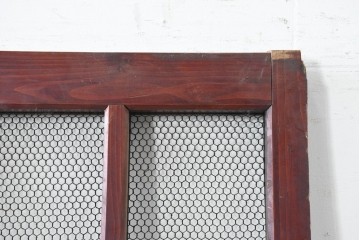 アンティーク建具　明治から大正期　漆塗り　格子と金網の組み合わせが趣あるきつね格子蔵戸1枚　(R-086537)