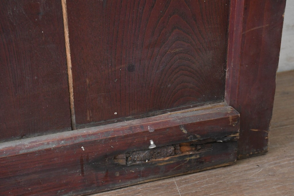 アンティーク建具　明治から大正期　漆塗り　格子と金網の組み合わせが趣あるきつね格子蔵戸1枚　(R-086537)