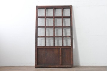 アンティーク建具　明治から大正期　漆塗り　格子と金網の組み合わせが趣あるきつね格子蔵戸1枚　(R-086537)