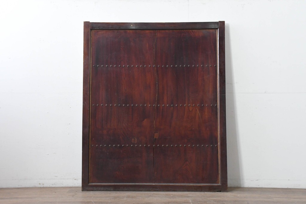 アンティーク建具　明治から大正期　欅材の趣深い風合いが魅力的な背の低い蔵戸1枚　(R-086538)