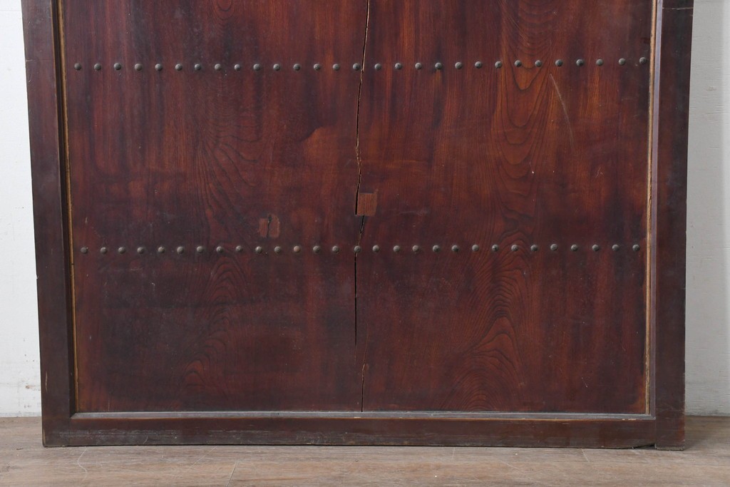 アンティーク建具　明治から大正期　欅材の趣深い風合いが魅力的な背の低い蔵戸1枚　(R-086538)