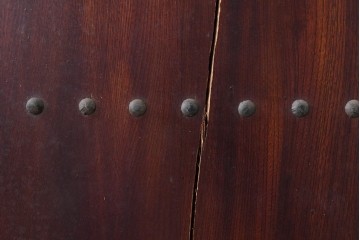 アンティーク建具　明治から大正期　欅材の趣深い風合いが魅力的な背の低い蔵戸1枚　(R-086538)