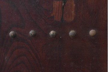 アンティーク建具　明治から大正期　欅材の趣深い風合いが魅力的な背の低い蔵戸1枚　(R-086538)