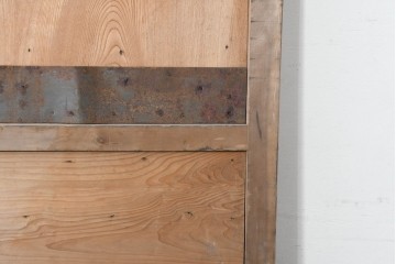アンティーク建具　明治から大正期　欅材の趣深い風合いが魅力的な背の低い蔵戸1枚　(R-086538)