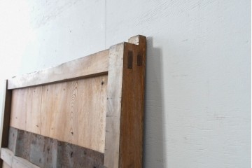 アンティーク建具　明治から大正期　欅材の趣深い風合いが魅力的な背の低い蔵戸1枚　(R-086538)