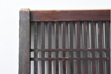 アンティーク建具　明治から大正期　繁栄祈願の唐草雲文装飾を腰板に配した背の低い格子蔵戸1枚　(R-086539)