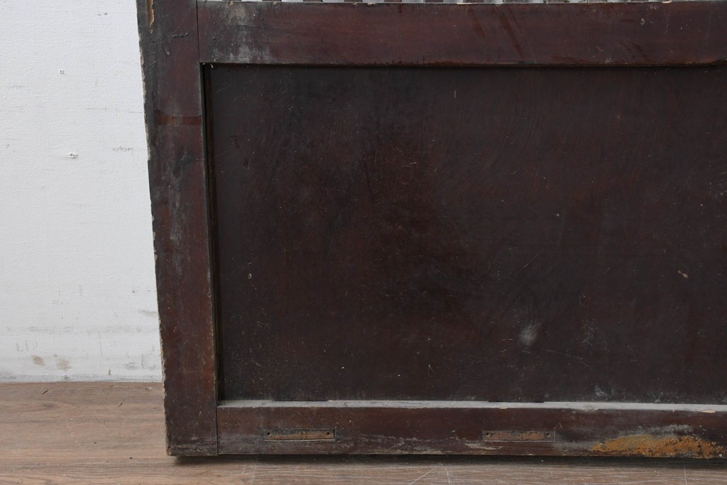 アンティーク建具　明治から大正期　繁栄祈願の唐草雲文装飾を腰板に配した背の低い格子蔵戸1枚　(R-086539)