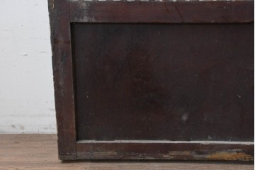 アンティーク建具　明治から大正期　繁栄祈願の唐草雲文装飾を腰板に配した背の低い格子蔵戸1枚　(R-086539)