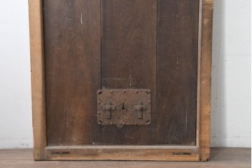 アンティーク建具　明治から大正期　古い木味が魅力のモダンな錠前金具付き蔵戸1枚　(R-086540)