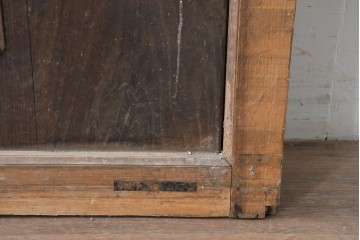 アンティーク建具　明治から大正期　古い木味が魅力のモダンな錠前金具付き蔵戸1枚　(R-086540)