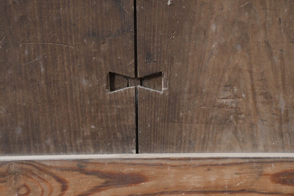 アンティーク建具　明治から大正期　古い木味が魅力のモダンな錠前金具付き蔵戸1枚　(R-086540)