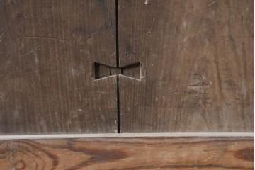 アンティーク建具　明治から大正期　古い木味が魅力のモダンな錠前金具付き蔵戸1枚　(R-086540)