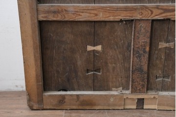 アンティーク建具　明治から大正期　古い木味が魅力のモダンな錠前金具付き蔵戸1枚　(R-086540)