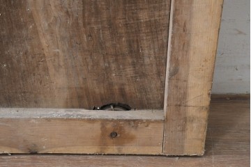 アンティーク建具　明治から大正期　古い木味が魅力のモダンな錠前金具付き蔵戸1枚　(R-086540)