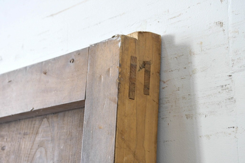 アンティーク建具　明治から大正期　古い木味が魅力のモダンな錠前金具付き蔵戸1枚　(R-086540)