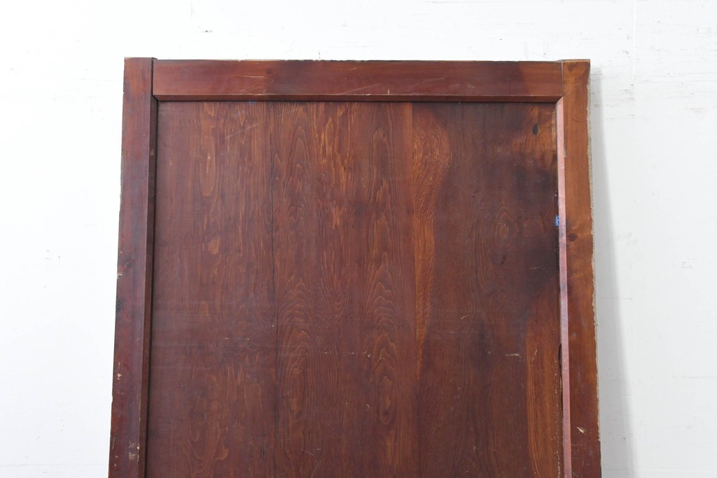 アンティーク建具　漆塗り　落ち着いた木味と趣ある錠前金具が目を引く蔵戸1枚　(R-086541)