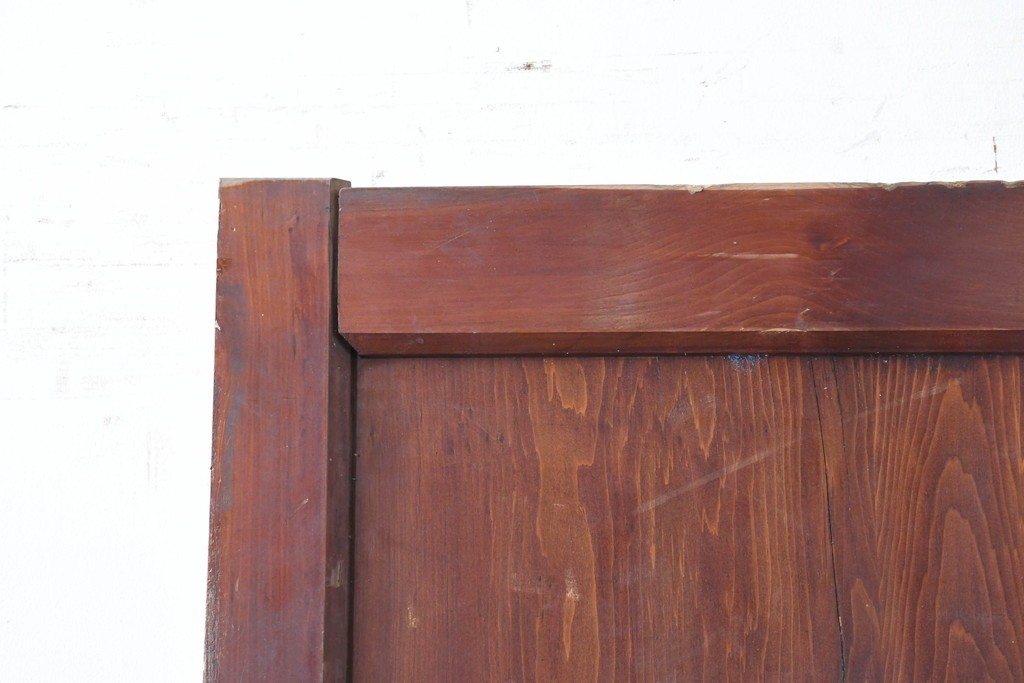 アンティーク建具　漆塗り　落ち着いた木味と趣ある錠前金具が目を引く蔵戸1枚　(R-086541)