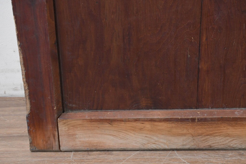 アンティーク建具　漆塗り　落ち着いた木味と趣ある錠前金具が目を引く蔵戸1枚　(R-086541)