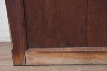 アンティーク建具　漆塗り　落ち着いた木味と趣ある錠前金具が目を引く蔵戸1枚　(R-086541)