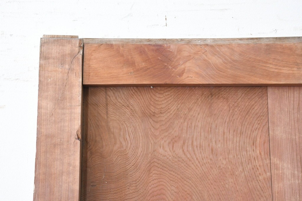 アンティーク建具　漆塗り　落ち着いた木味と趣ある錠前金具が目を引く蔵戸1枚　(R-086541)