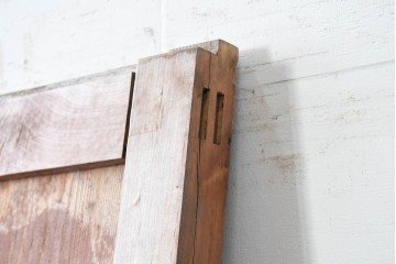 アンティーク建具　漆塗り　落ち着いた木味と趣ある錠前金具が目を引く蔵戸1枚　(R-086541)